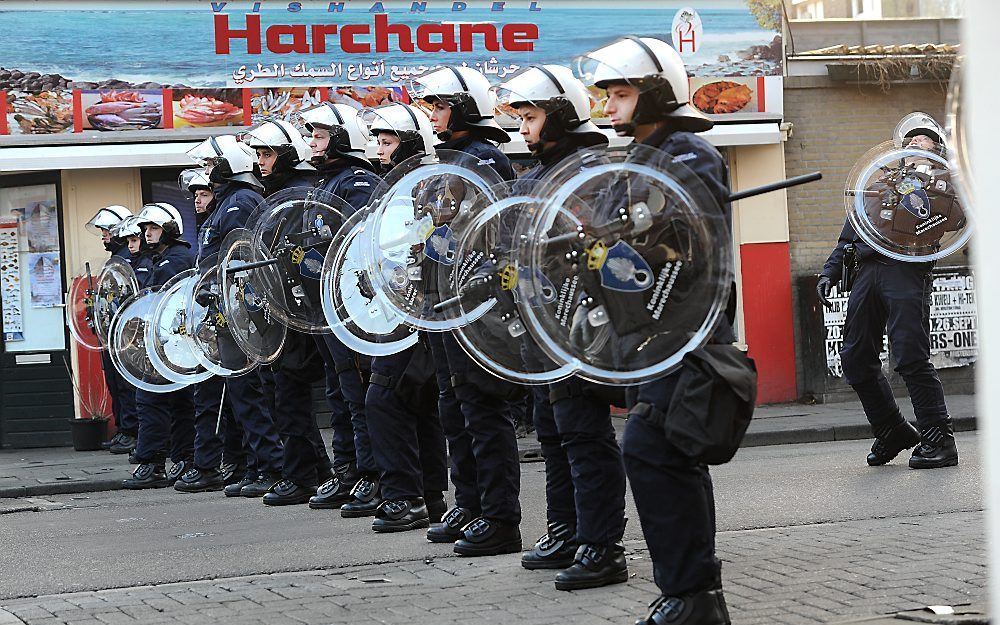 De Koninklijke Marechaussee gaat de politie Den Haag op oudejaarsavond en -nacht helpen om opstootjes en rellen tegen te gaan.  Foto ANP