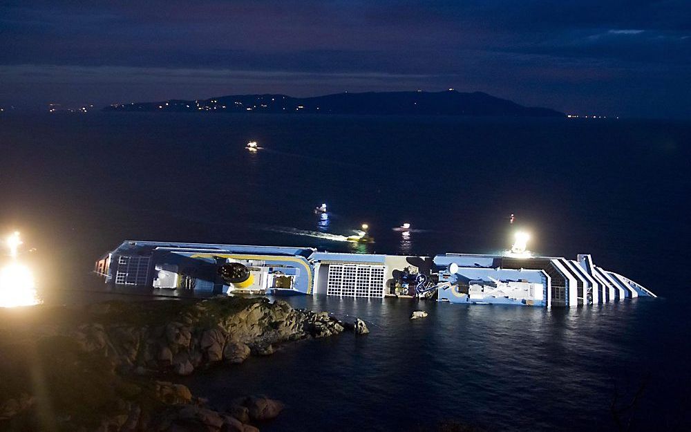 Costa Concordia maandagavond. Foto EPA