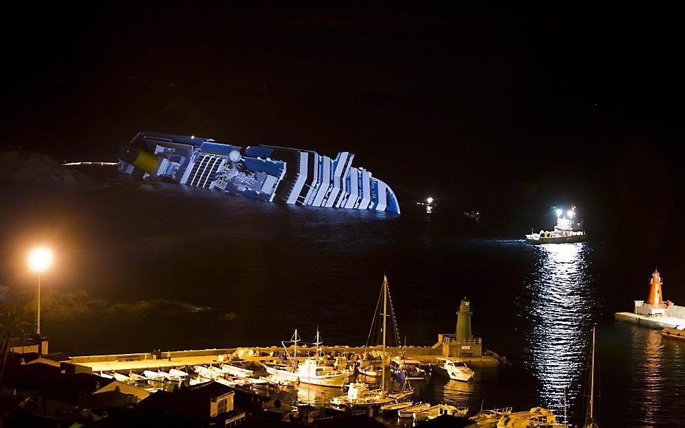 De Costa Concordia, maandagavond. Foto EPA