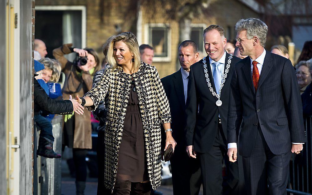 Prinses Máxima komt aan bij basisschool Sint Joseph in Heerhugowaard. Foto ANP