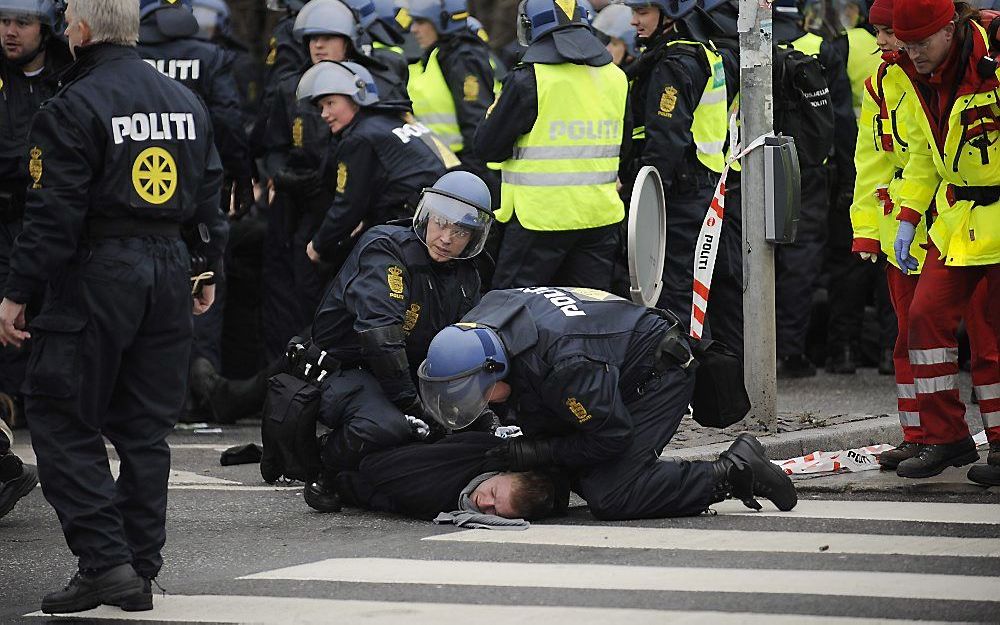 Arrestatie tijdens de klimaattop in 2009. Foto EPA