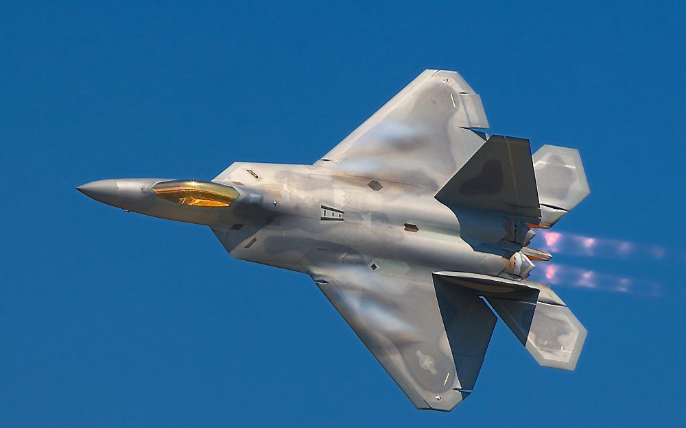 De Lockheed F-22 Raptor is een gevechtsvliegtuig met vergaande stealth-eigenschappen. Foto Wikipedia, Rob Shenk