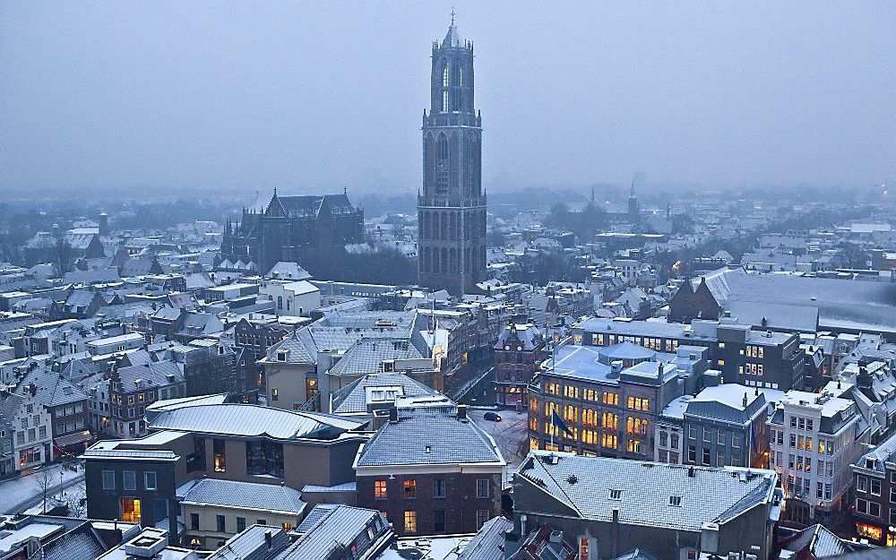 De binnenstad van Utrecht is maandag bedekt met een laagje sneeuw. Foto ANP