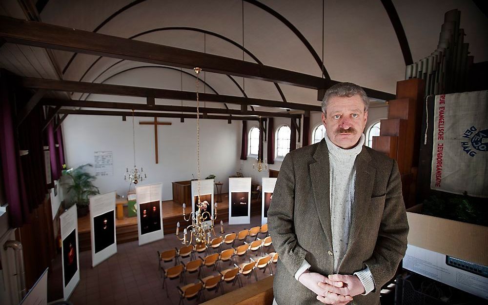 Ds. W. Verdonk, secretaris van de Bond van Vrije Evangelische Gemeenten: „De bond wil geen standpunt opleggen aan gemeenten. Zo zit onze kerkelijke structuur niet in elkaar.” Foto RD, Henk Visscher