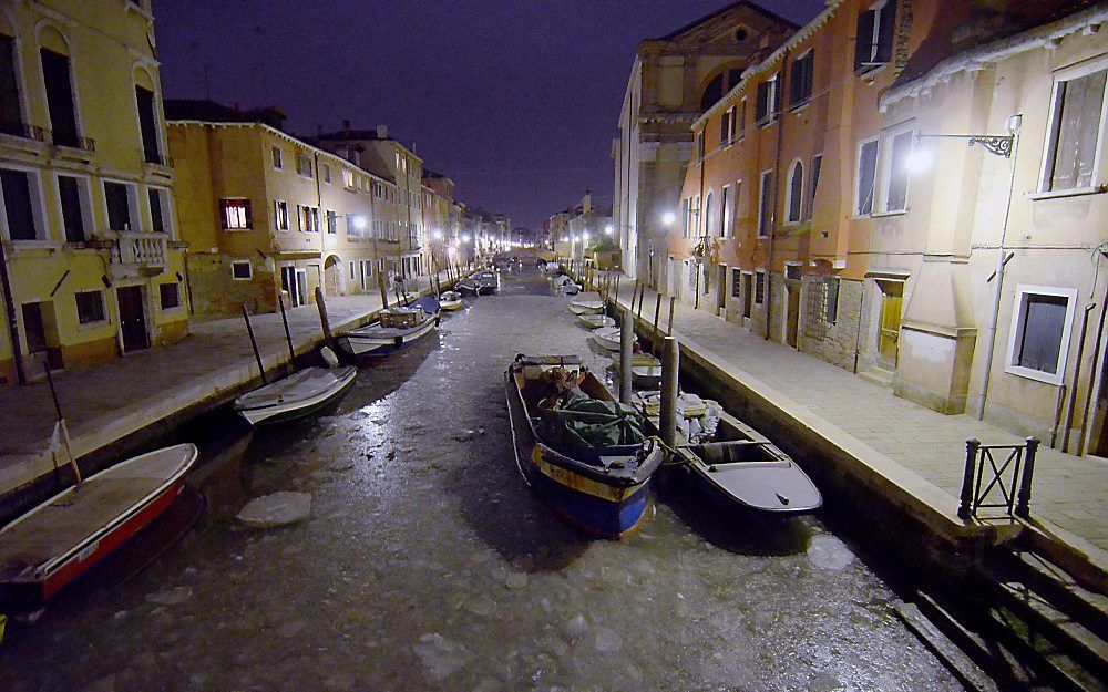 Dichtgevroren kanalen in Venetië. Foto EPA