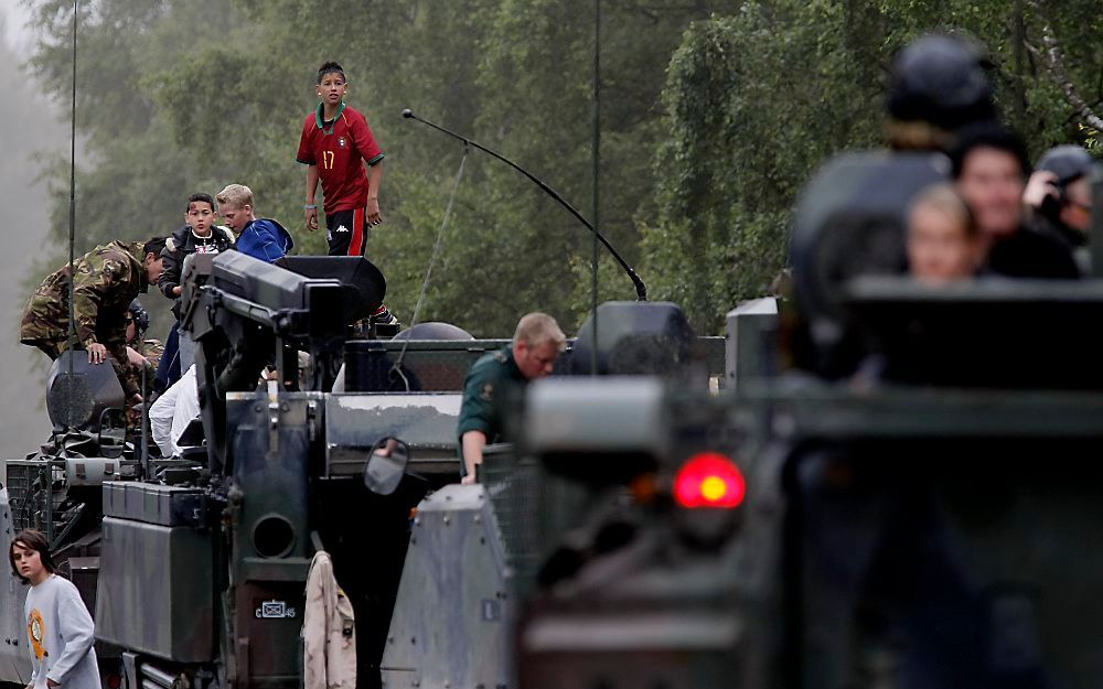 Moslims kunnen voortaan in hun eigen ruimte bidden op de Bernhardkazerne in Amersfoort. Op de foto activiteiten tijdens een open dag van de Landmacht op de Bernhardkazerne. Foto ANP