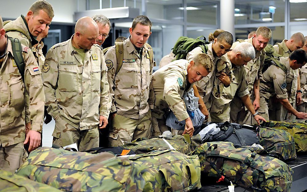 Na een missie arriveren militairen in Eindhoven.  Foto ANP