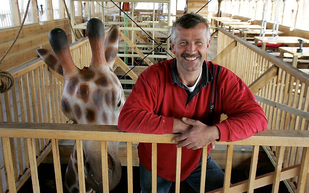 Evangelist J. Huibers in zijn ark. Foto RD, Anton Dommerholt