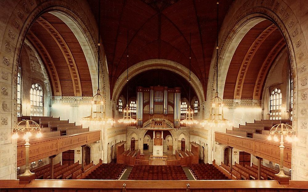 Het interieur van de hervormde kerk aan de Boezemsingel uit 1907, die veertig jaar geleden na veel protesten werd gesloopt. Foto Museum Rotterdam