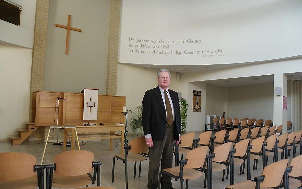 Ds. K. Groeveld in de kerkzaal van het Evangelisch Centrum in Deurne. Foto RD