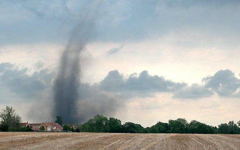 Tornado. Foto Roger Attrill, Wikimedia