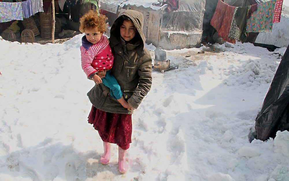 Afghaanse kinderen sterven van de kou in Afghanistan.   Foto EPA