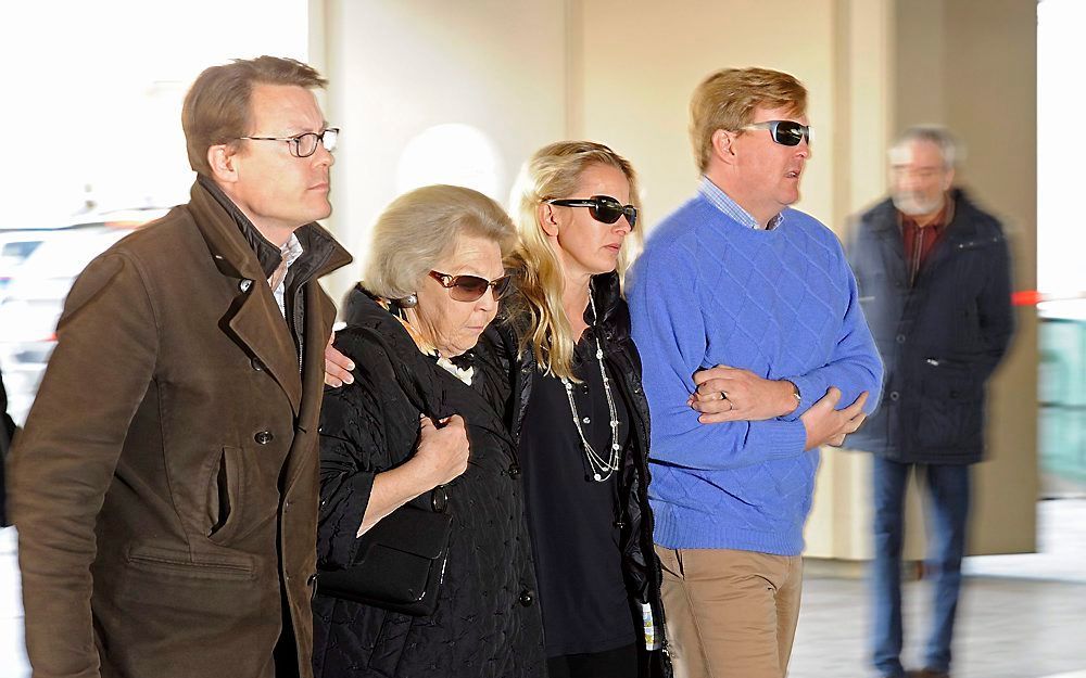 De koninklijke familie op bezoek bij prins Friso. Foto EPA