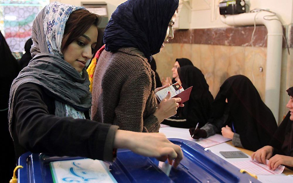 Stemlokaal in Teheran. Foto EPA