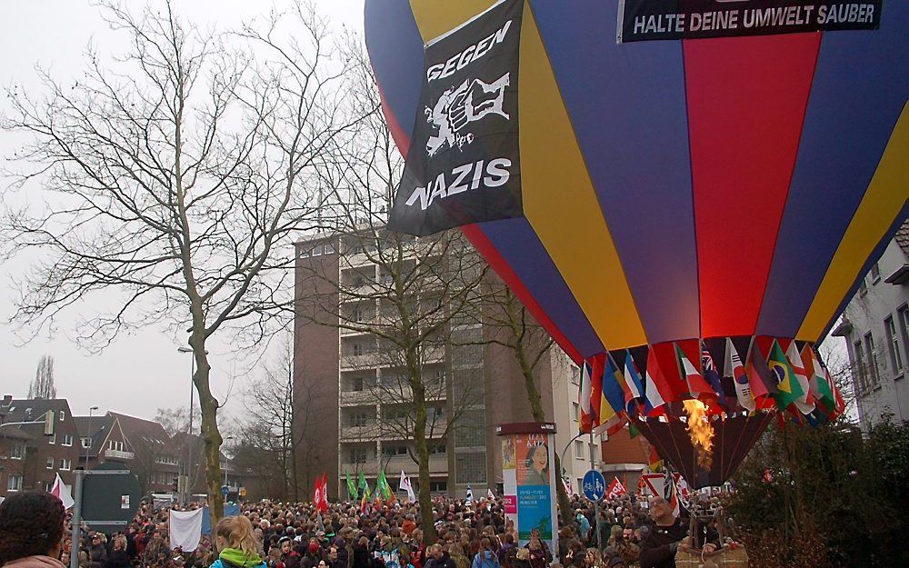 Protest teen mars neonazi's in Münster.  Foto EPA