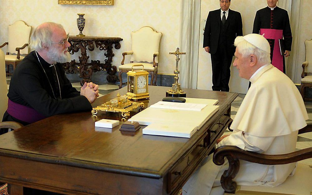 Paus Benedictus XVI en aartsbisschop Williams. Foto EPA