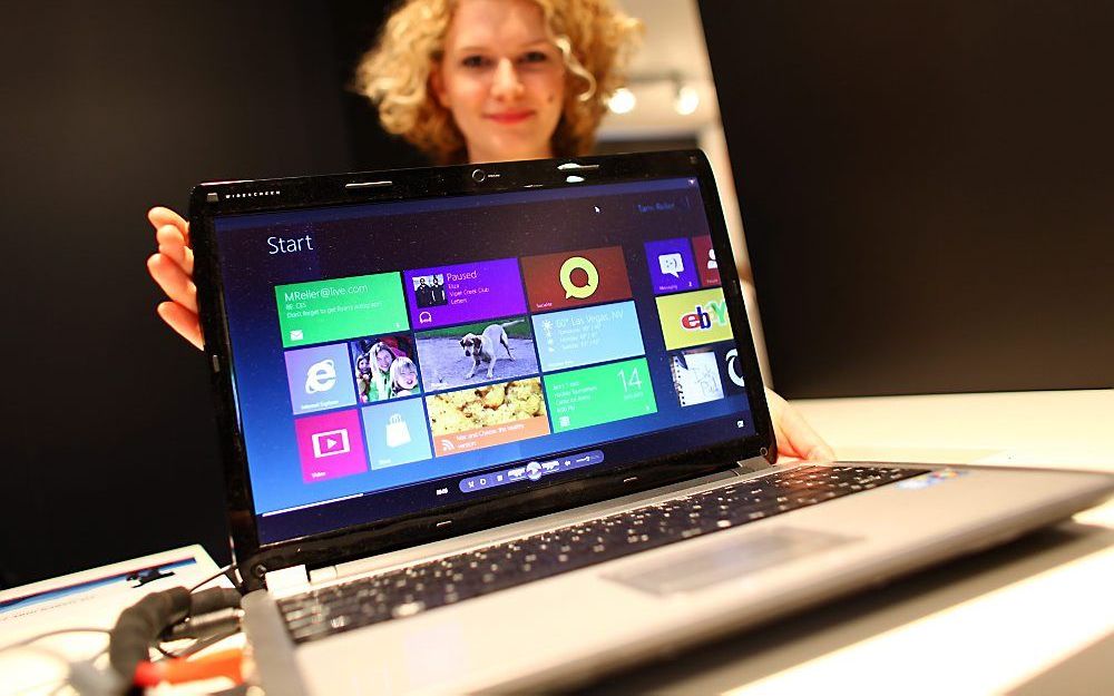 Langzaam maar zeker wordt duidelijk wat Windows 8, het nieuwe besturingssysteem van Microsoft, allemaal kan. Zo bleek tijdens een demonstratie op ict-beurs CeBIT in Hannover dat het mogelijk is het systeem op elke willekeurige computer vanaf een USB-stick