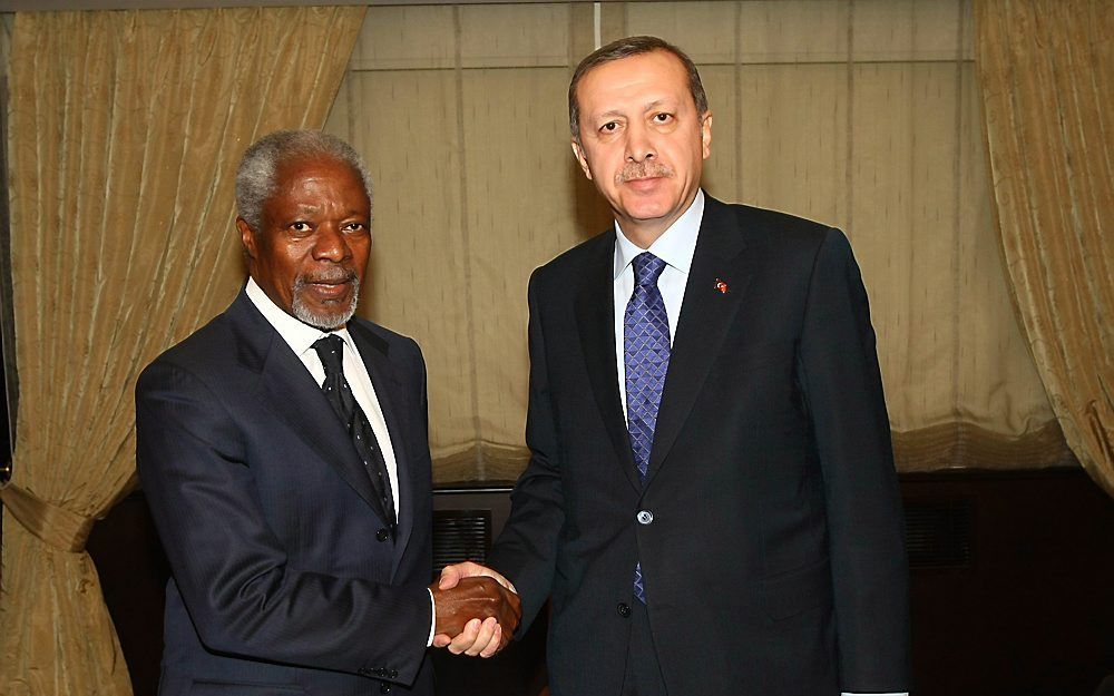 Erdogan (r) en Kofi Annan. Foto EPA