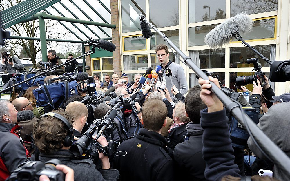 Wethouder van Lommel Kris Verduyckt spreekt tijdens de persconferentie op basisschool 't Stekske in Lommel, Belgie. Foto EPA