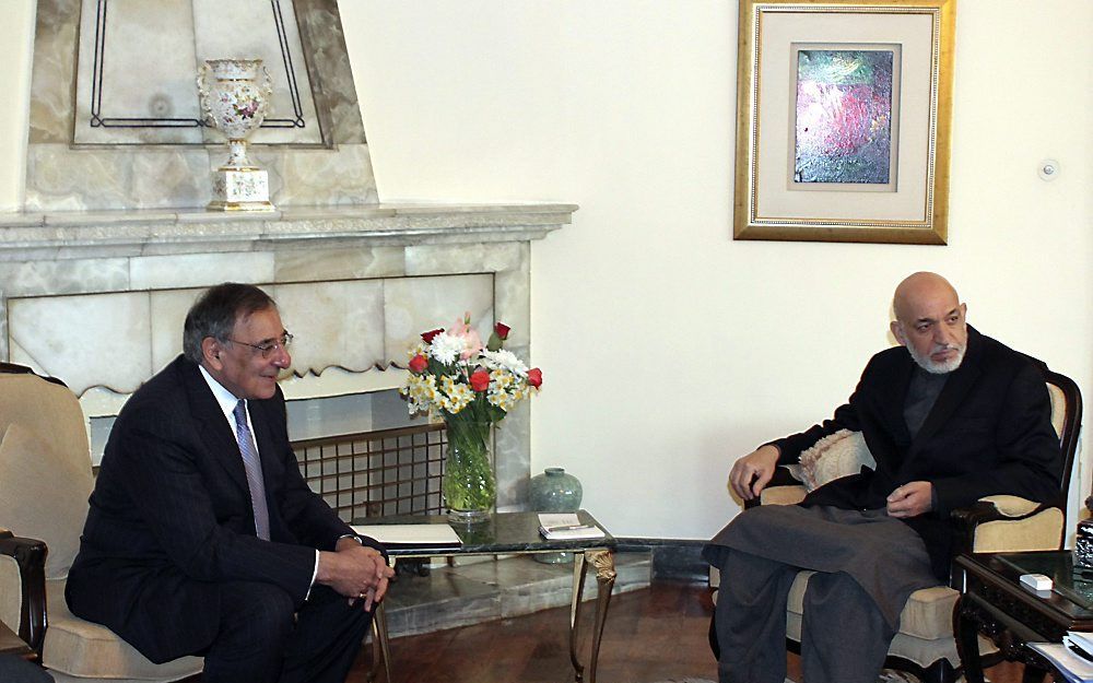 Panetta (l) en Karzai. Foto EPA