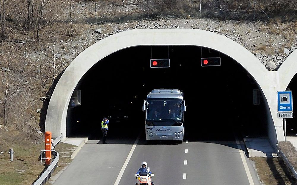 Familieleden van de slachtoffers bezochten donderdag in Zwitserland de plaats van het ongeluk. Foto EPA