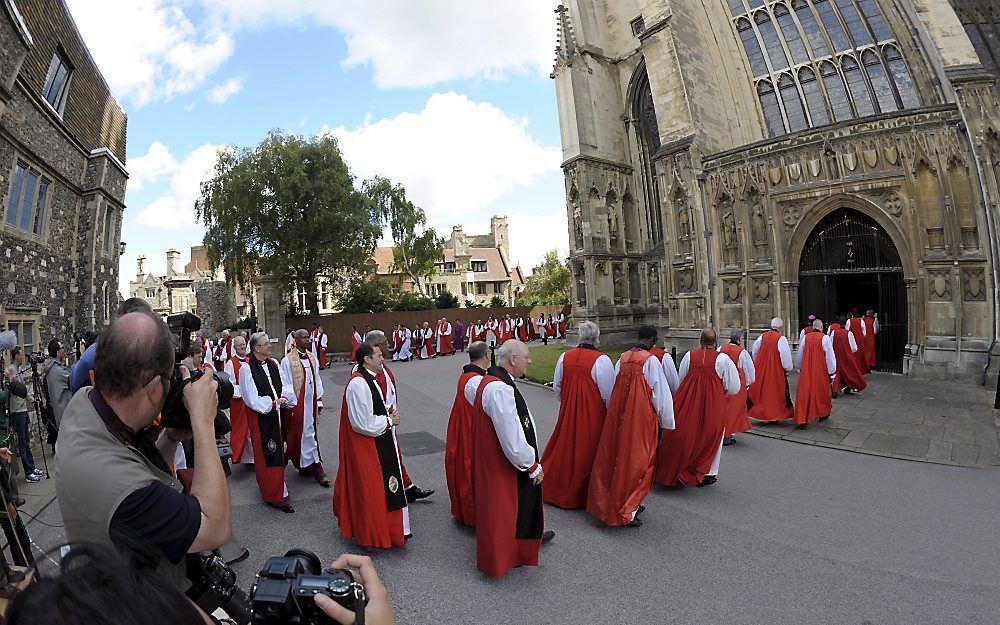 Anglicaanse bisschoppen gaan de Canterbury Cathedral binnen. Foto EPA