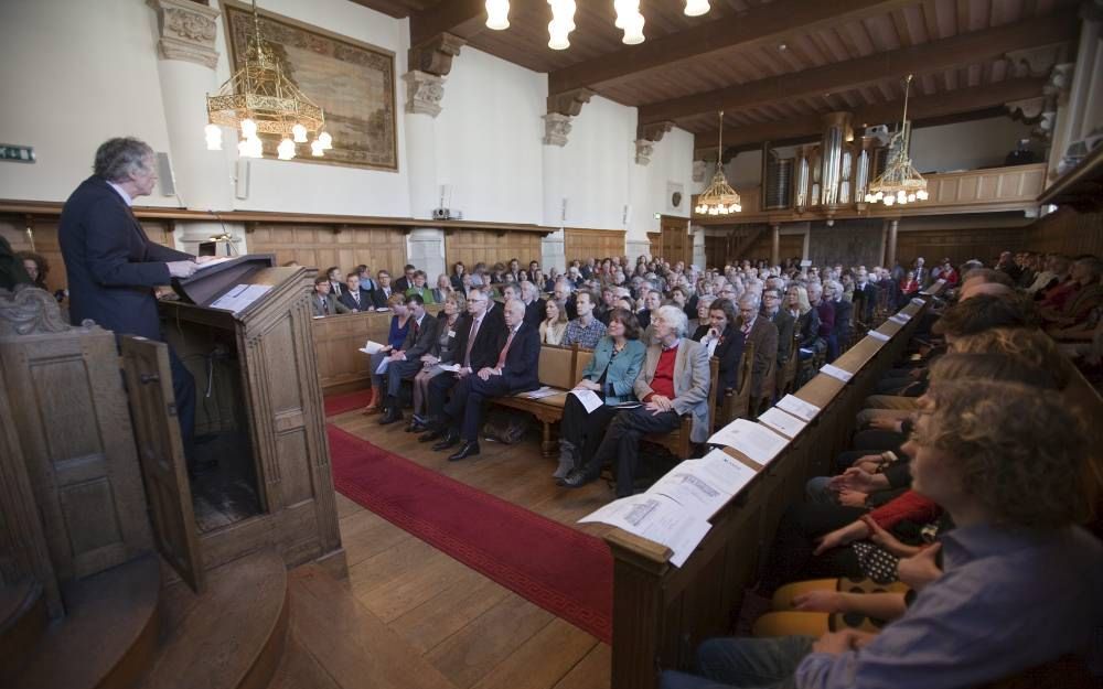 De aula van het academiegebouw aan het Rapenburg in Leiden. Foto Henk Bouwman