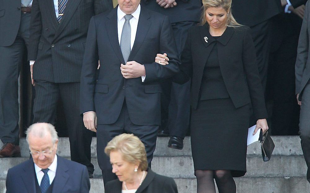 Prins Willem-Alexander en prinses Máxima na afloop van de herdenkingsbijeenkomst. Foto ANP