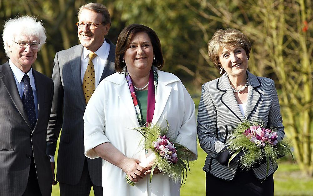 Prinses Margriet (r.) en Anna Komorowska (2-r.), echtgenote van president Komorowski van Polen, bij de opening van Keukenhof 2012.  Foto ANP