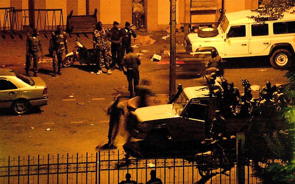 Rebellen patrouilleren in de straten van Bamako. Foto EPA