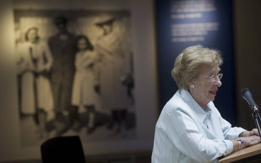 Eva Schloss-Geiringer, de stiefdochter van Otto Frank, vertelde gisteren in het Anne Frank Huis over haar leven als postume halfzus van Anne Frank. Zij opende een tentoonstelling over de vluchtpogingen die vele duizenden Joden voor de oorlog ondernamen om