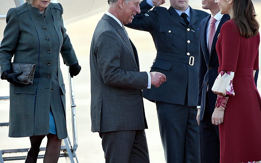 Prins Charles en Camilla komen aan op het vliegveld in Kopenhagen. Foto EPA