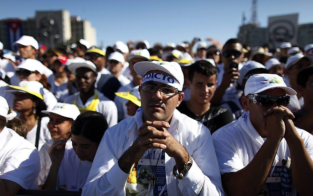 Paus Benedictus XVI (84) heeft woensdag in Havana voor zo’n 300.000 gelovigen een mis opgedragen. Foto EPA