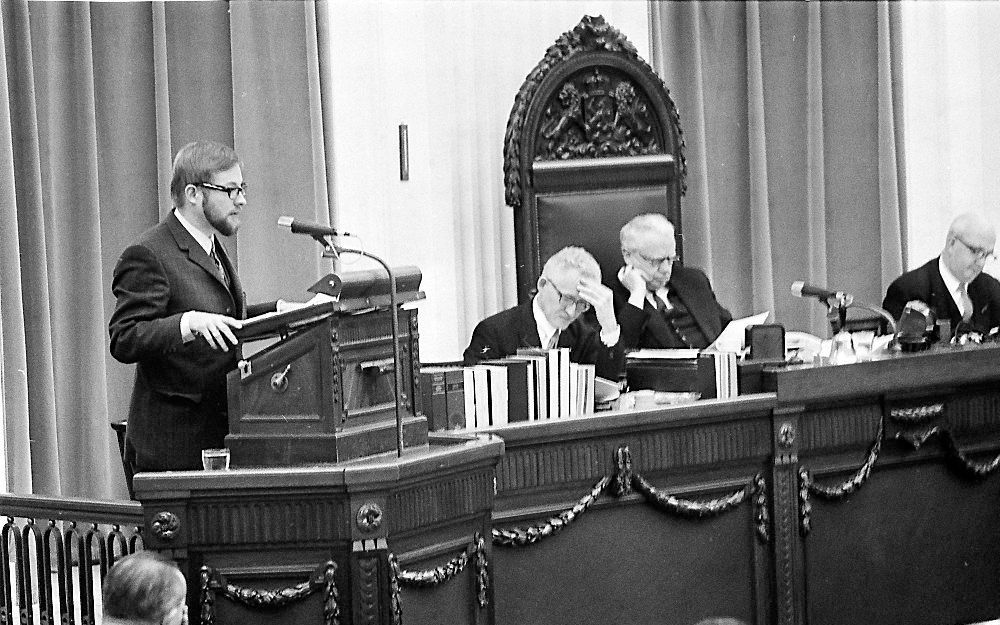 Hans van den Doel aan het woord tijdens de bespreking van de Wet Jaarlijkse Huurverhogingen in 1968. Foto ANP