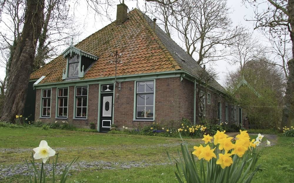 Een boerderij met een enkele stolp in Bergen. Foto’s Mart Groentjes