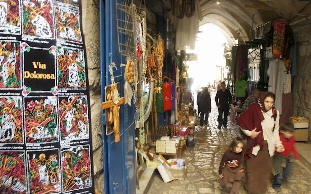 De Via Dolorosa in de Oude Stad van Jeruzalem, waar in april christenen uit de hele wereld worden verwacht. Foto Alfred Muller