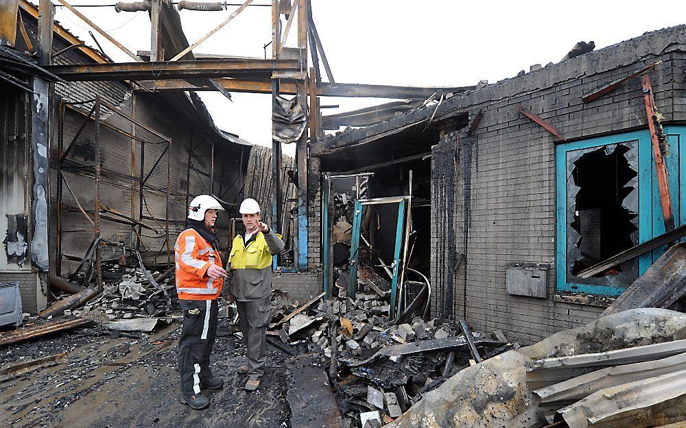 Technisch onderzoek in een bedrijfspand van Vodafone in Rotterdam. Door brand is een grote storing ontstaan. Foto ANP