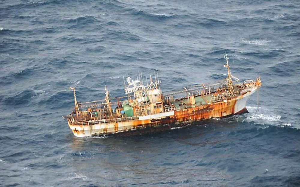 Het Japanse spookschip dat al ruim een jaar stuurloos over de Grote Oceaan dobberde, is donderdag (plaatselijke tijd) voor de kust van Alaska door de Amerikaanse kustwacht tot zinken gebracht. De Ryou-Un Maru werd tijdens de tsunami van vorig jaar meegesl