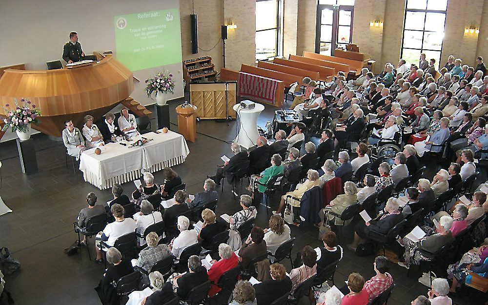 Het interieur van de Immanuëlkerk in Urk in 2011, tijdens de bondsdag van de Bond van Christelijke Gereformeerde Vrouwenverenigingen. Foto Gerrit van Dijk