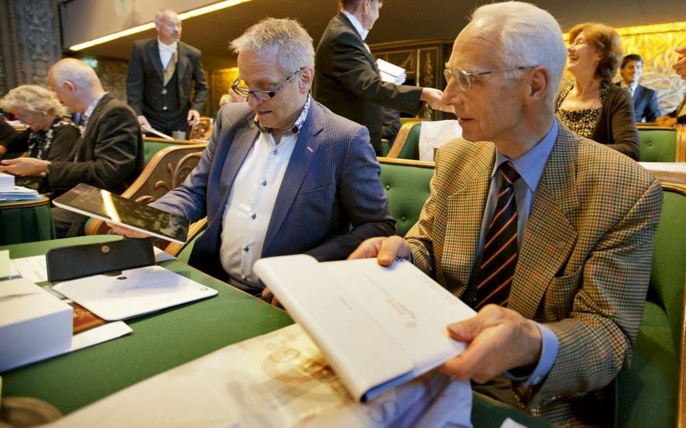 SGP-senator Holdijk (r.) naast zijn collega Thissen van GroenLinks. Foto ANP