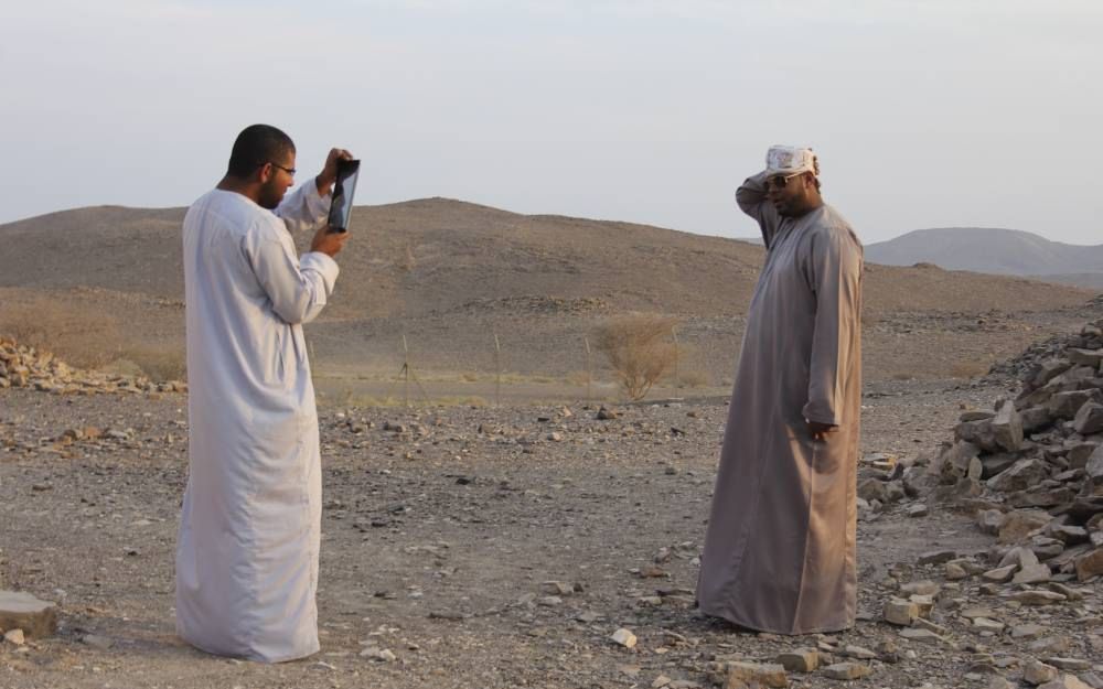 In Oman gaan traditie en moderniteit veelal ongedwongen hand in hand. Foto RD