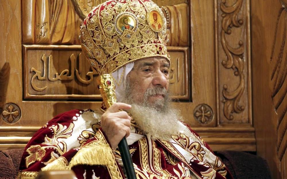 Archieffoto van de in maart overleden koptische Paus Shenouda III. In 1979 vaardigde de paus een edict uit dat koptische christenen verbood om als pelgrim naar Jeruzalem te reizen. Foto EPA