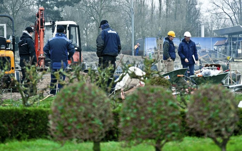 Zowel de miniaturen als het groen zijn verwijderd en teruggeplaatst. Foto Thomas Touw