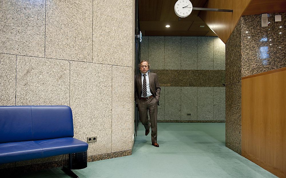 Staatssecretaris Henk Bleker tijdens het debat in de Tweede Kamer over het kabinetsbesluit om de Hedwigepolder gedeeltelijk onder water te zetten.  Foto ANP