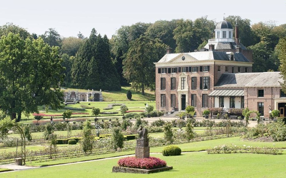 Rosendael in Rozendaal (Gelderland). Foto uit ”De buitenplaats en het Nederlandse landschap”.