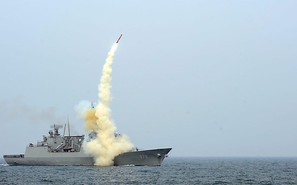 Een Zuid-Koreaans marineschip tijdens een gevechtsoefening. Foto EPA