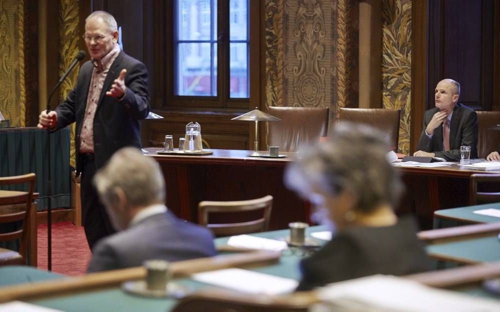 PvdA-senator Duivesteijn (63) speelde dinsdag, tijdens het debat over wetgeving betreffende de woningmarkt, de hoofdrol. beeld ANP