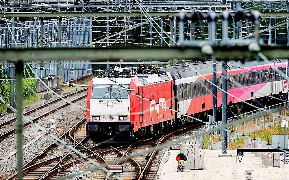 Een Fyra-trein met daarvoor een Traxx-locomotief. Foto ANP