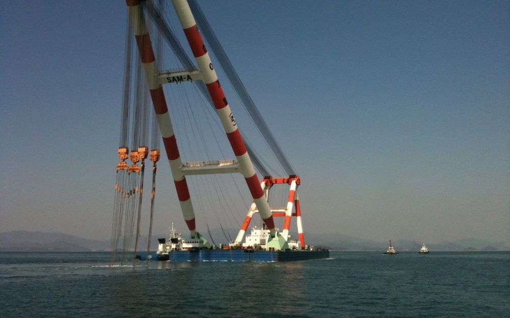 Op de scheepswerf Wadan wordt lekker geragd en gemat. Foto EPA