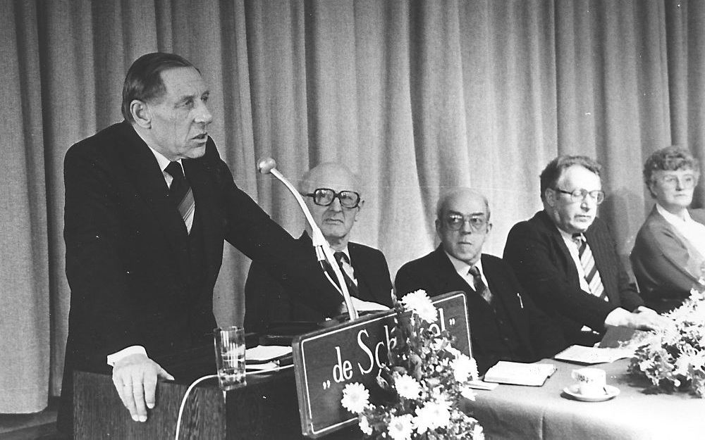 In memoriam: ds. C. van den Bergh (1923-2011)